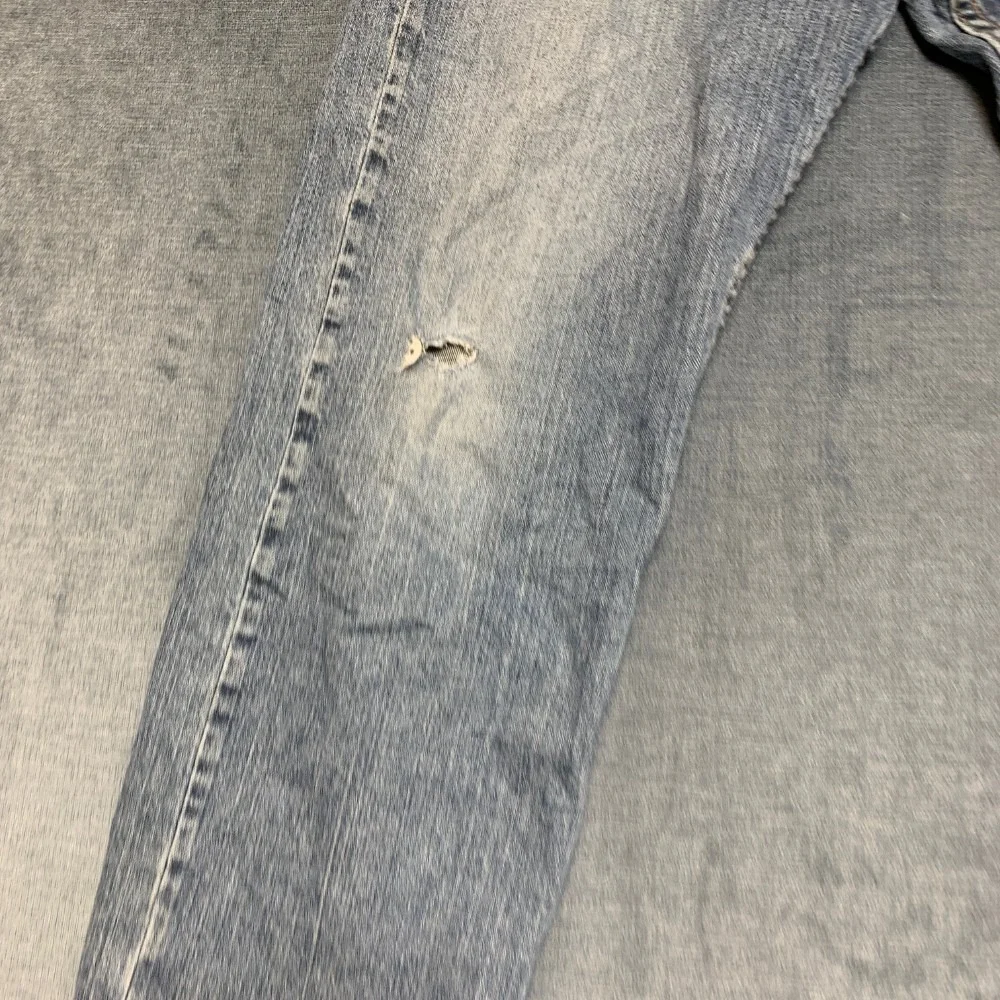Wrangler Jeans Mens 34x29 Blue Denim Cotton Medium Wash Distressed Relaxed Fit